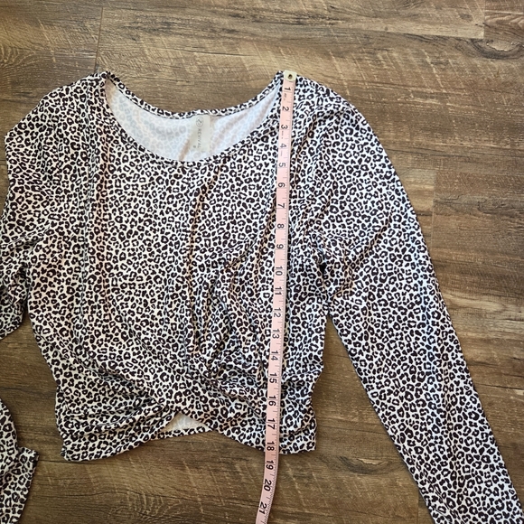 Revival Crop Top Leopard Print Long Sleeve Size Medium - Picture 6 of 7